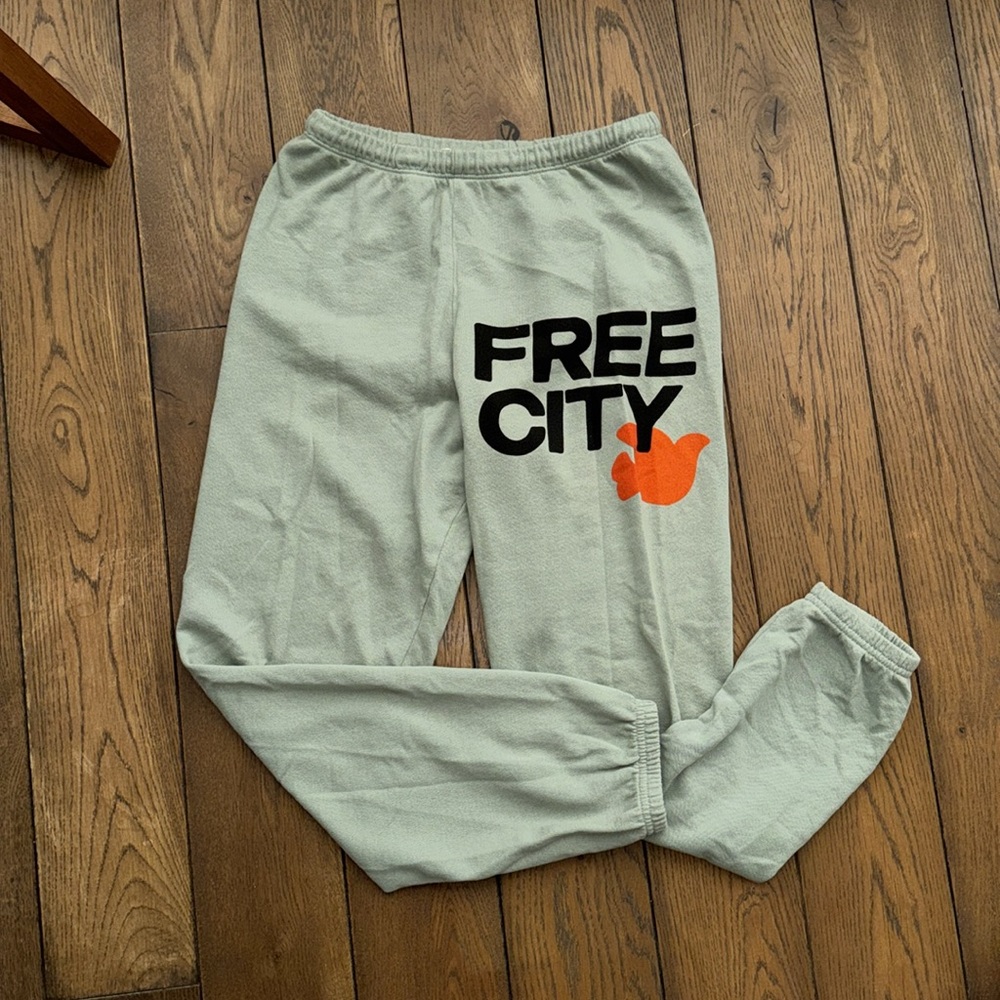 free city Sage green Woman sweatpants size extra small